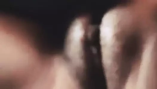 Bayaw uzaktayken, bilas oynamamı istiyor! tambok!