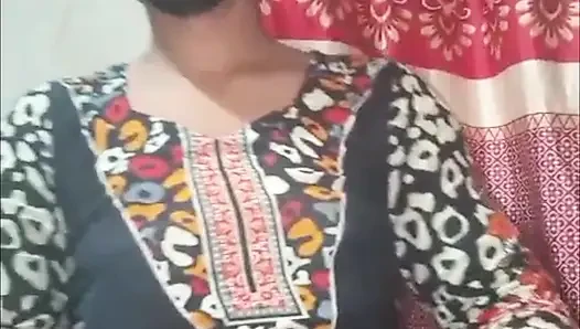 Ateşli yenge mastürbasyon yapıyor görüntülü görüşme saç kocası