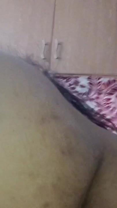 Hintli ateşli teyze süper göğüsler ve domaltarak önden pozisyon seksi | Klip 1