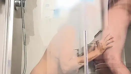 Karımla çıplak ateşli duş