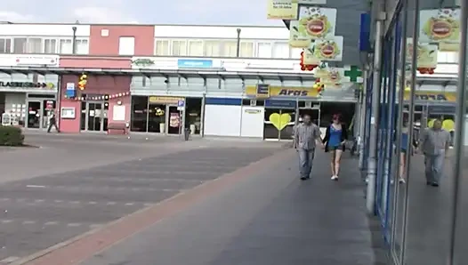 Emo Alman fahişe yatakta sikiliyor