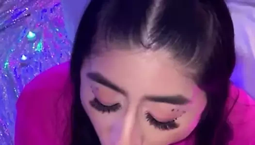 Büyük memeli esmer violet myers sert seks almayı seviyor