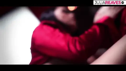 Tıraşlı bayan yandan sikilmeyi seviyor