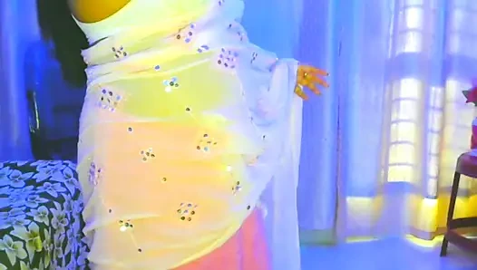 Sıcak desi seksi kız jaanebaharji kamerada eğleniyor. beyaz sutyen, büyük göğüsler, çok seksi.