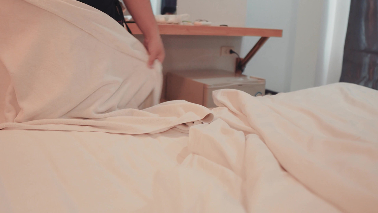 Thai hotel massage mature busty masseuse gives handjob fucker