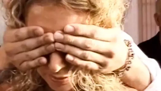 Kirli dağınık yüz için swinger sürtük içinde seks oturum