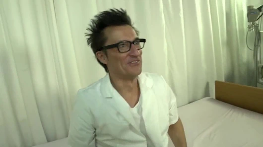 Asyalı Bebek Hastanede Çifte Sikiliyor