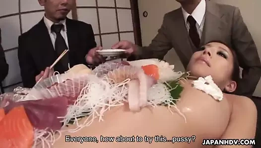 İş yemeği çıplak vücudunun her yerinde