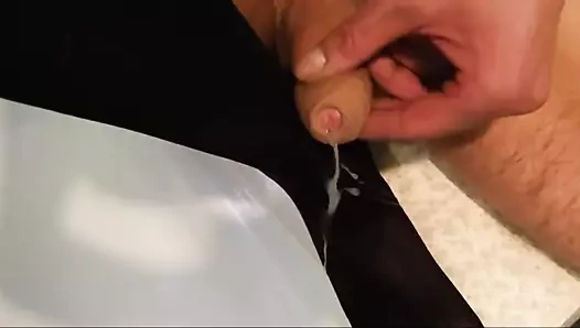 schnell mal auf die Nylons gespritzt