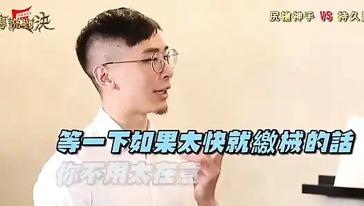 Doktor kaslı bir adam üzerinde bilimsel bir deney yapıyor