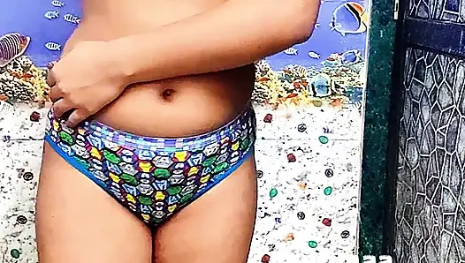 Sik beni bebeğim lütfen, beni ye sevimli Hintli kızCute minyon genç kız yarağını sertleştirmek istiyor.