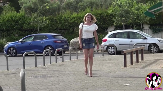 Ateşli büyük memeli orta yaşlı seksi kadın Fransız yarakla sert sikiliyor