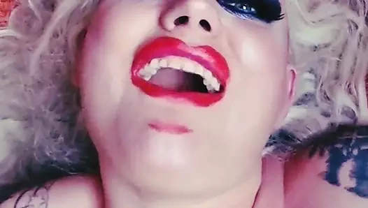 POV sıcak dövmeli sarışın - joi