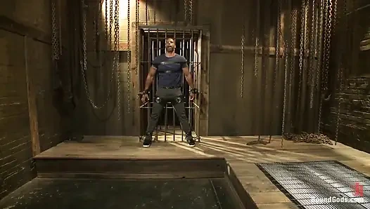 Christian Wilde vücut geliştirmecisini dövüyor, işkence ediyor ve sikiyor