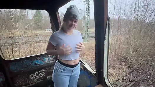 Maja has sex in an old train that wasn't part of the plan