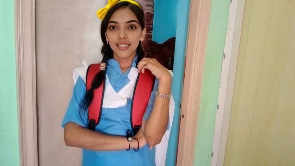 Hintli liseli kız mms seks (18+)
