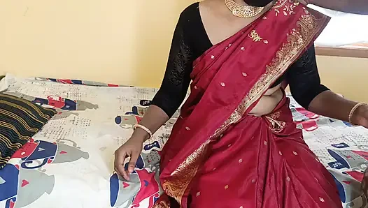 Üvey kız kardeşler üçlü sikişin tadını çıkarıyor