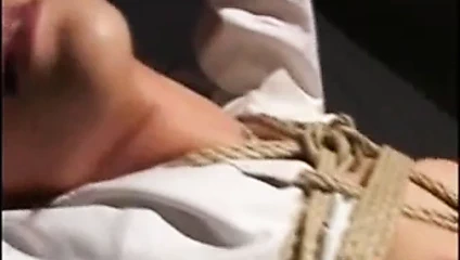 Asya genç shibari bağlı ile halatlar