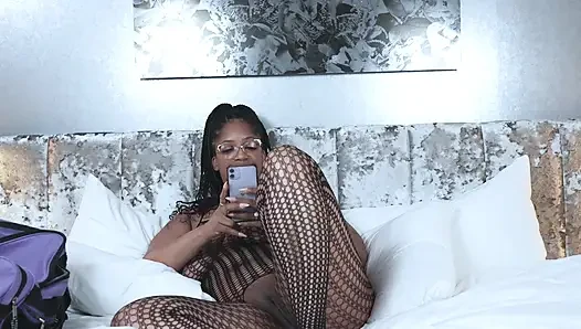 Vicki ayağa kalktı