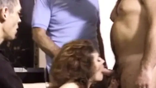 Kocası karısının sikilmesini izliyor