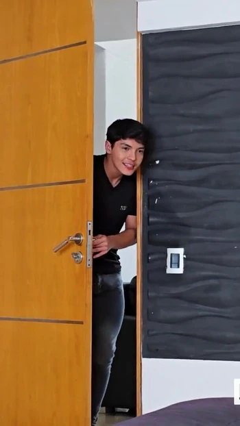 Падающий момент из "ЧАСТЬ 1: МЫ ВСЕ ЗАНИМАЕМСЯ СЕКСОМ ПОСЛЕ KATHYLEE ПРОБУЖДЕНИЯ, МЫ В КОНЕЧНОМ ИТОГЕ ТРАХАЕМ ЖЕНУ ДРУГА, И МЕЖДУ"