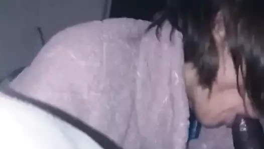 Büyük zenci tapınma şişman bir döl yutuyor