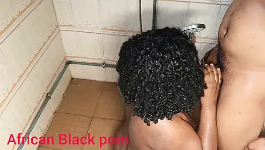 Hamile karımla banyoda seks