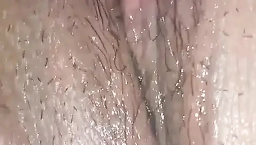 Yapay penisi üstüme koyacak kimsem yok, bu yüzden kendim yapıyorum