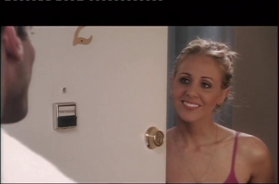 Julia Ann'in büyük sert yarağa ihtiyacı var!