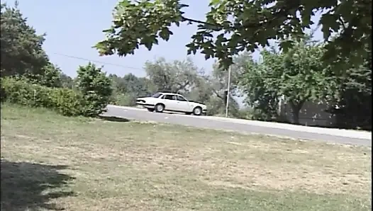 Kızıl saçlı kız üçlü grup seks nostaljik yarak emiyor