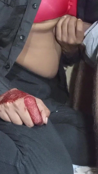 Bangladeşli üvey kız kardeşler ve aşk ilişki yaşıyor | Klip 2