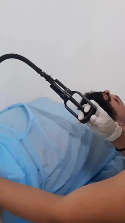 Azgın doktor ereksiyon halindeki yarağımı gözlemlemek istiyor - İspanyolca porno | Klip 2