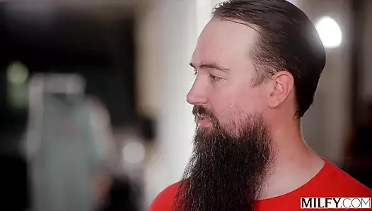 Orta yaşlı seksi seksi orta yaşlı seksi kadın modelleri charli ve rachael hayranının büyük zenci yarağını paylaşıyor