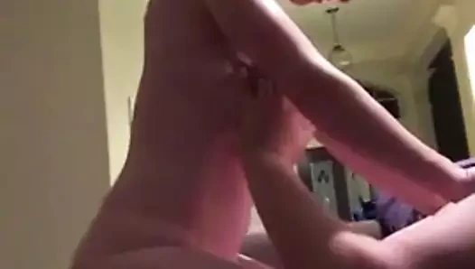 Büyük memeli orta yaşlı seksi kadın