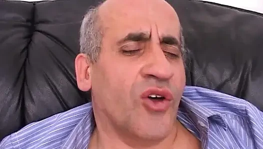 Seksi hatundaki yaşlı büyük yarak