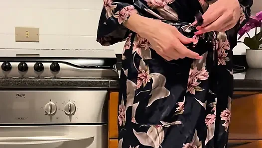 Sıcak müslüman kız kamera önünde mastürbasyon yapıyor