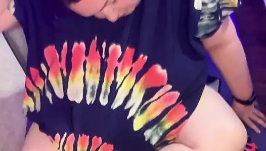 İri güzel kadın boo yoga yapıyor