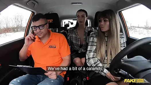 Kar ve büyük memeler arasında sıkıştı