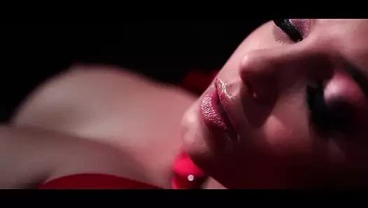 BAŞKA BIRI AMıNı ARKADAN SIKERKEN KALTAK YARAK EMIYOR