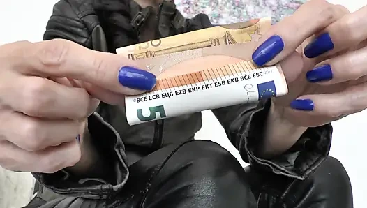 Mavi Tırnaklarım Hepinizi Zayıflatıyor, JOI Orgazmı Mahvetti, Leydi Victoria Valente