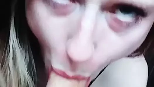 Kızıl saçlı Kanadalı sürtük yarak emiyor