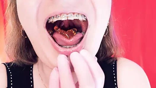 Asmr arya grander'ın diş teli ile jöle yalıyor