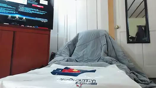 Str8 stinky foot dude jerks off