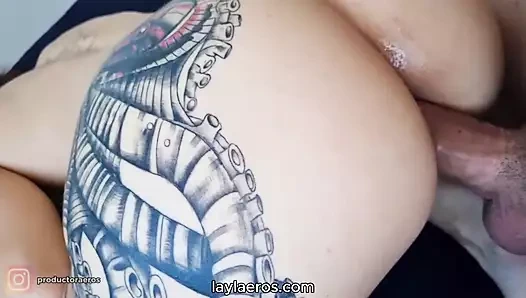 Arkadan denedi ve zevkle inledi