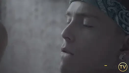 Yalnızım. Ben aşığım