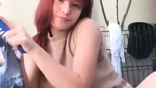 Chica Lavando Ropa Muestra Sus, Bragas Negras