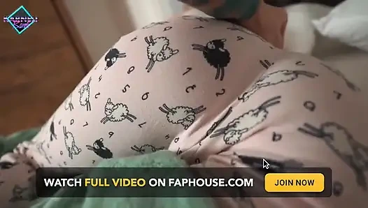 Erkek arkadaşımın beni böyle uyandırmaya bayılıyorum