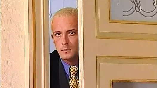 Sıcak bir üçlü bir busty sürtük için müstehcen zevk