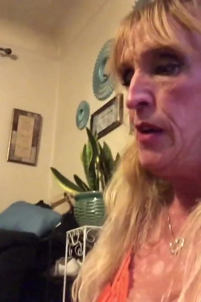 Предавайтесь сосу его сочной член