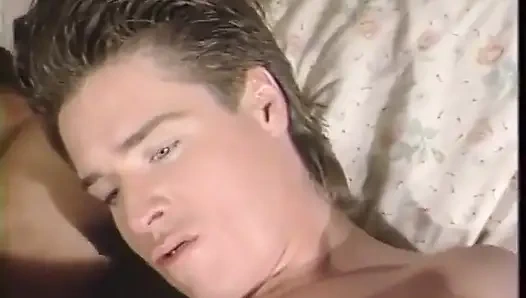 Genç azgın adam Brian Estevez arkadaşı Lee Stine'in götünü sikiyor